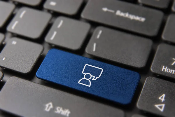 Online social media chat button on computer key — Stock Photo, Image