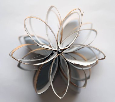 beyaz kağıt çiçekler