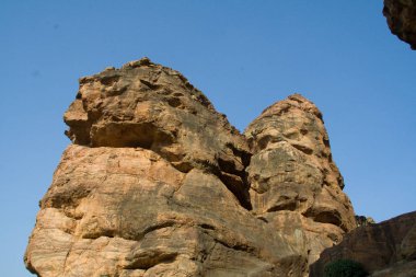 Kayalık kayalar sarılma