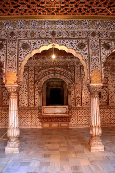 Throne of Kingin Palace Hall — Stock Photo, Image