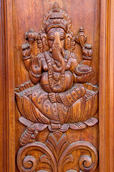 Ganesha gravado no painel da porta — Fotografia de Stock