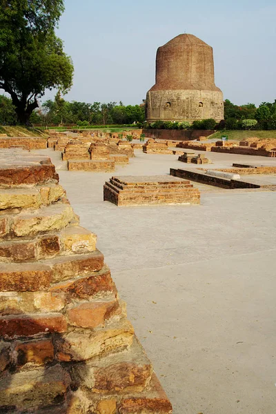 Перегляд ступа Dhamekh, Saranath — стокове фото