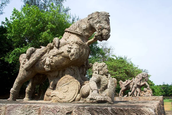 Caballos de piedra valientes, Konark — Foto de Stock