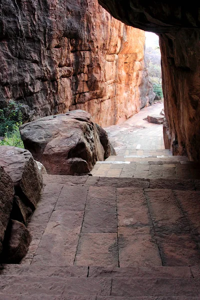 Ανάμεσα σε βράχους, Badami — Φωτογραφία Αρχείου