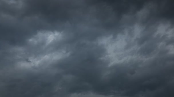 Temps écoulé entre les nuages orageux se déplaçant rapidement — Video