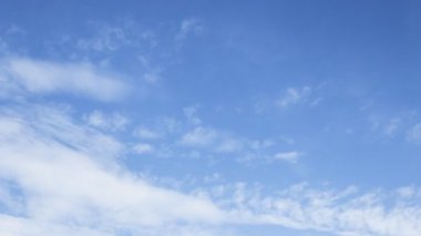 4 k, bulutlar ve mavi gökyüzü zaman atlamalı hareketli hareketli bulutlar ile Timelapse