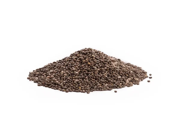 Haufen Bio-Chia-Samen reich an Omega-3-Fettsäuren, Seitenansicht auf weiß — Stockfoto