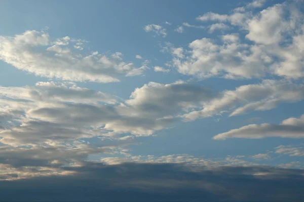 푸른 하늘 구름 배경, 구름과 하늘. — 스톡 사진