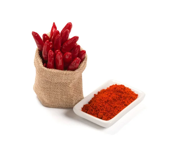 Cuenco de pimienta roja molida en un tazón aislado en blanco — Foto de Stock