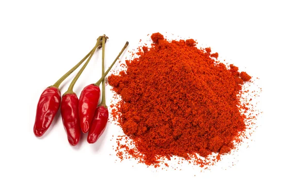 Rote Chilischote mit Chilipulver — Stockfoto