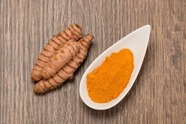 Ham ve çekilmiş zerdeçal,