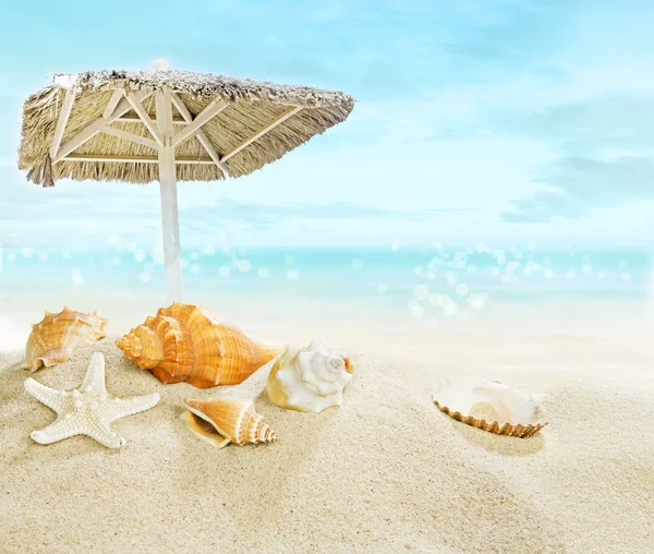 Ομπρέλα στην παραλία. — Φωτογραφία Αρχείου