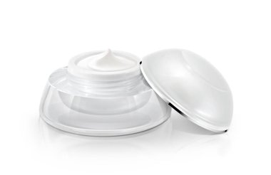 Beyaz arka plan üzerinde tek beyaz yuvarlak kozmetik kavanoz