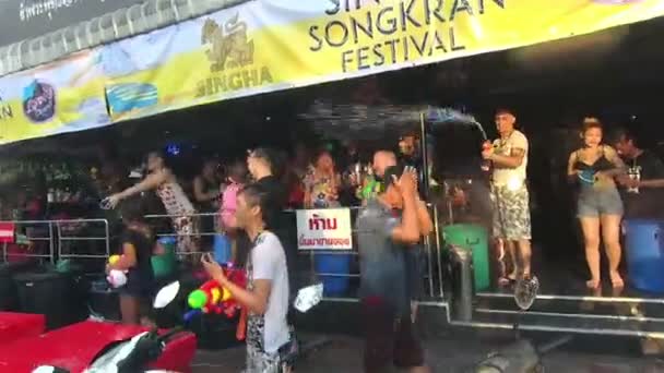 Pattaya, Thailandia - Aprile 2017: Alla gente piace il festival di Songkran sulla spiaggia di Pattaya — Video Stock