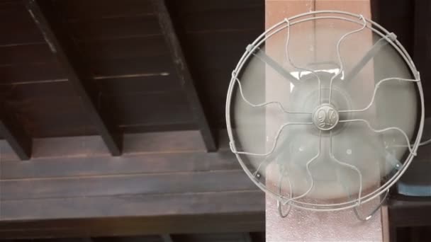 Antique wall fan in room — Stock Video