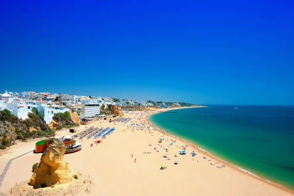 Heerlijk Strand Het Oude Centrum Van Albufeira Zonnige Zomerdag Algarve — Stockfoto