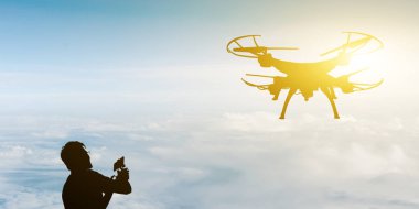 drone uçuş siluet