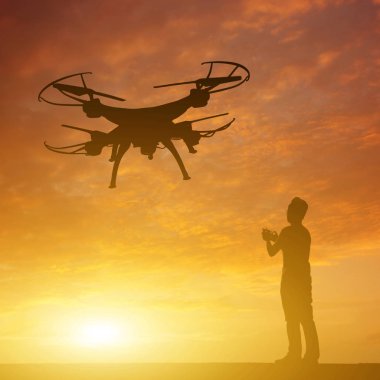 drone uçuş siluet