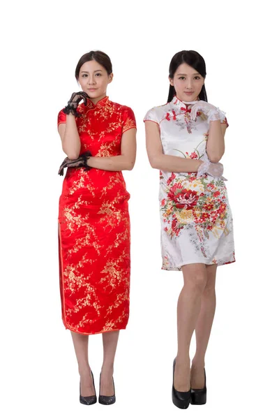 Kinesisk kvinna i traditionella cheongsam — Stockfoto