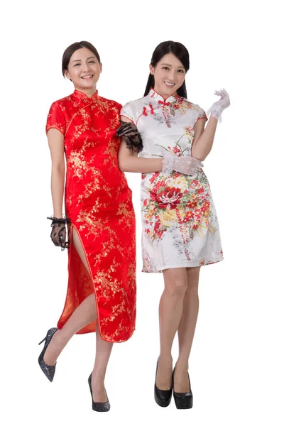 Femme chinoise dans Cheongsam traditionnel — Photo