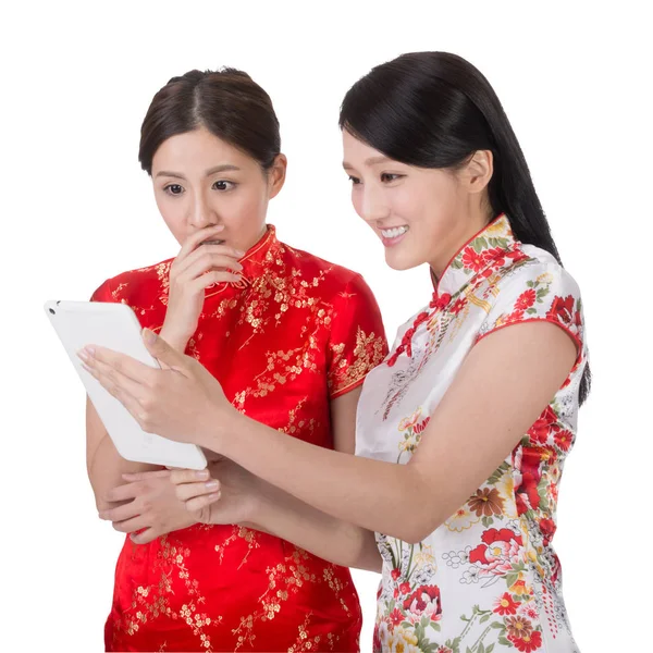 Chinese women using pad — Stock Photo, Image