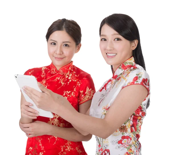 Kinesiska kvinnor använder pad — Stockfoto
