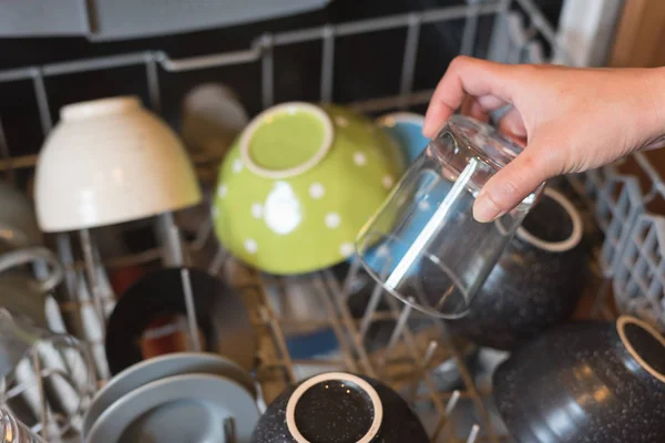 Using a dishwasher — Stock Photo, Image