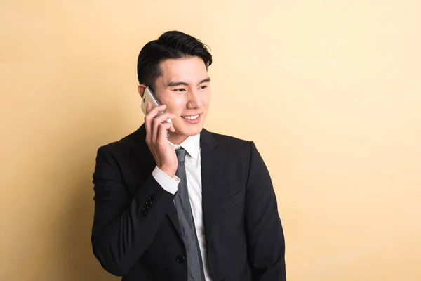Homem de negócios falar ao telefone — Fotografia de Stock