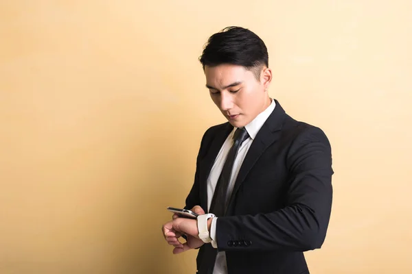 Man use smart watch and phone — Stock Photo, Image