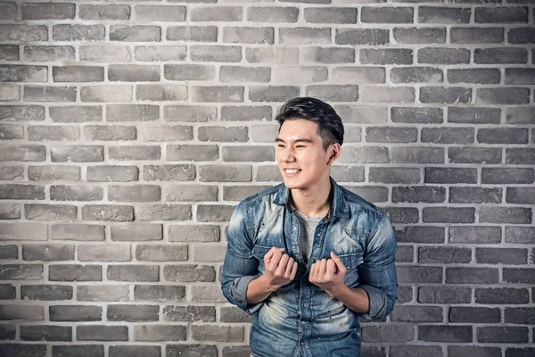 Young man laughing — Stock Photo, Image