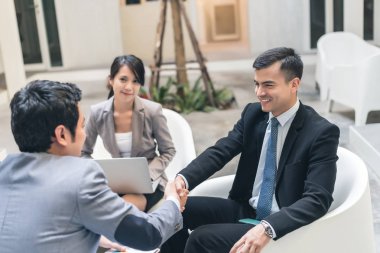 iş adamları elini sıkmak