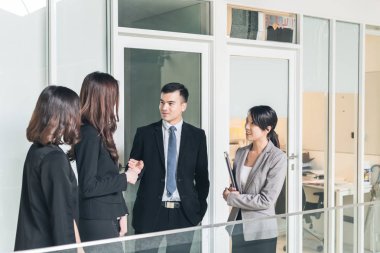 iş insanlar konuşmak