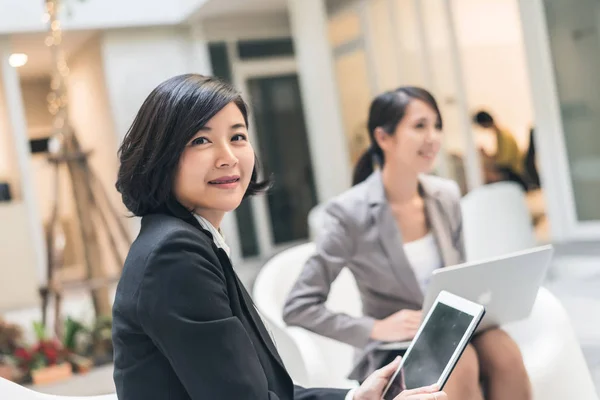 Team di lavoro discutere — Foto Stock