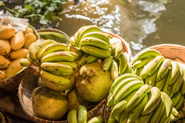 Mercado flutuante na Tailândia — Fotografia de Stock