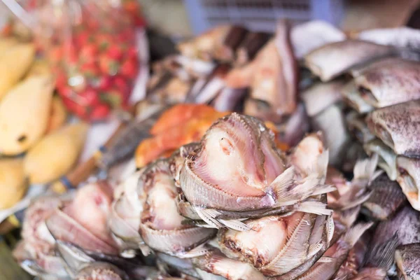 Pesce essiccato sul mercato — Foto Stock