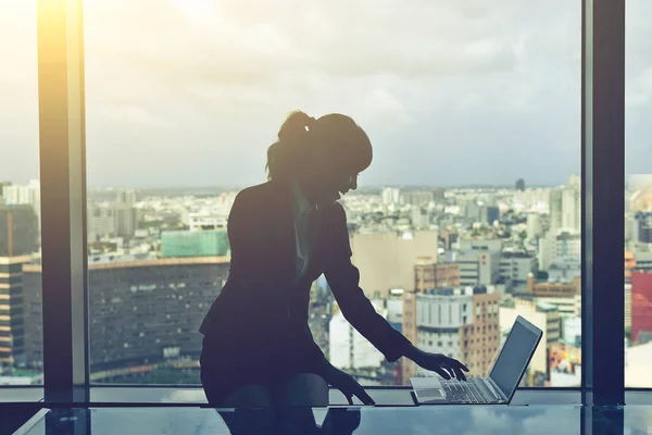 Silhouette of businesswoman work — Stock Photo, Image