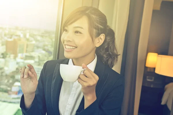 Businesswoman in hotel — Stock Photo, Image