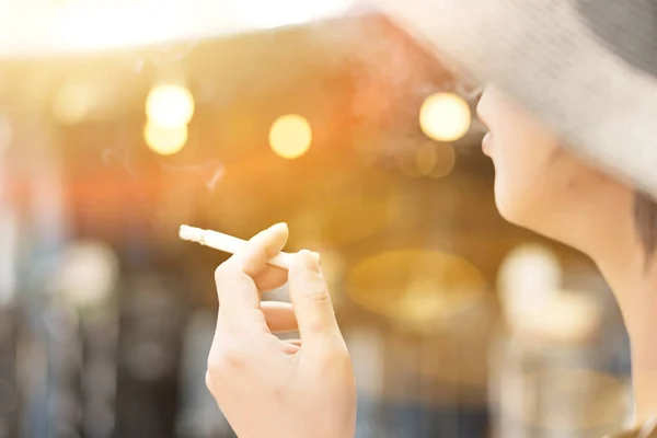 Asian woman smoking — Stock Photo, Image