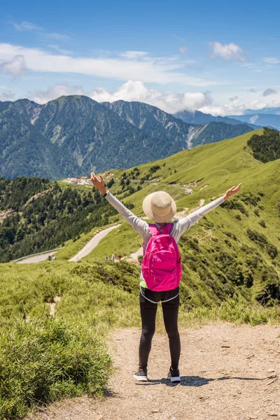 Mountain climbing woman stretch and feel free — Stock Photo, Image