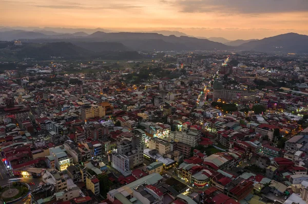 Atardecer paisaje vista aérea de la ciudad de Puli — Foto de Stock