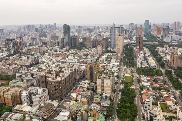 Paisaje urbano de Taichung ciudad con rascacielos — Foto de Stock