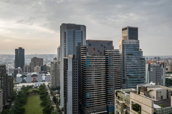 Stadsgezicht van Taichung met wolkenkrabbers — Stockfoto