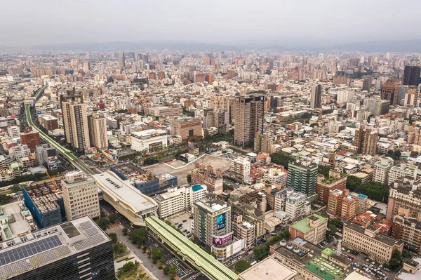 Paisaje urbano de Taichung ciudad con rascacielos — Foto de Stock