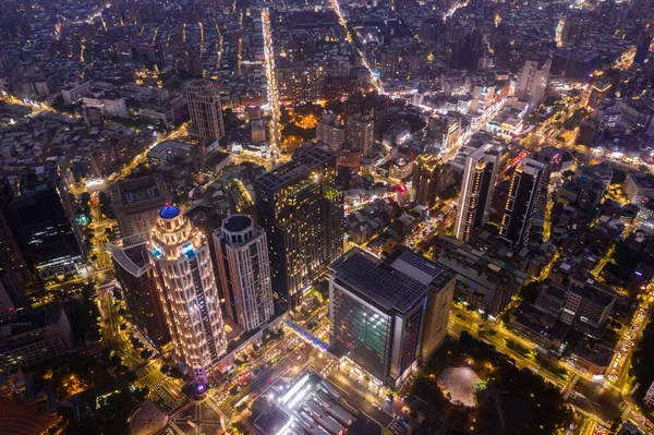 Noční scéna s mrakodrapy v Banqiao — Stock fotografie