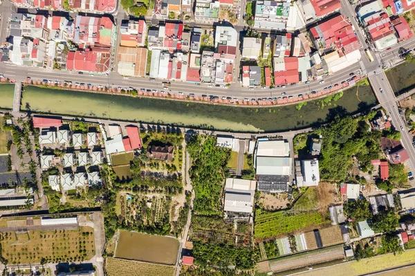 Vista aérea de la ciudad de Puli con edificios y granjas — Foto de Stock