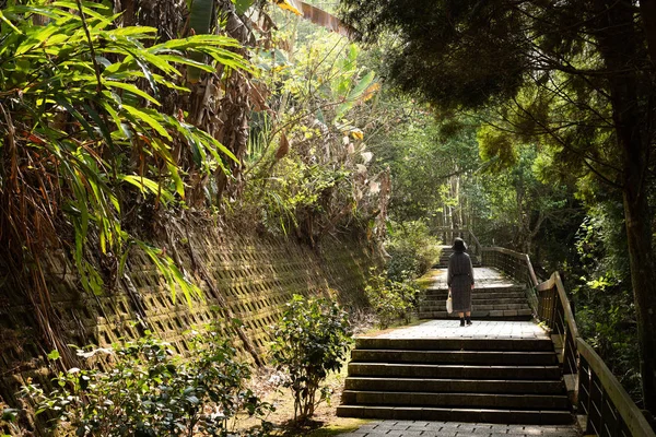 Aziatische vrouw reizen — Stockfoto