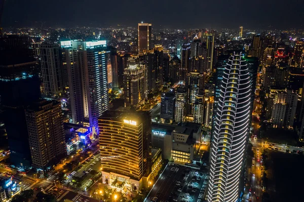 高層ビルが立ち並ぶ台中の夜景 — ストック写真