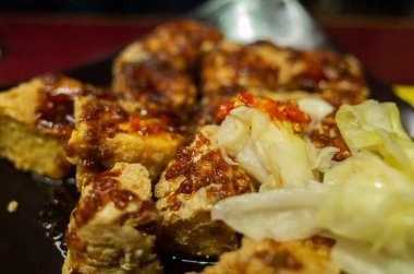 Tayvan usulü kokuşmuş tofu.
