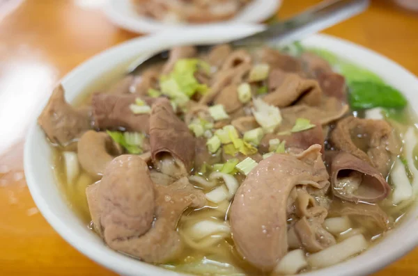 Mezcla fideos de cerdo con sopa —  Fotos de Stock