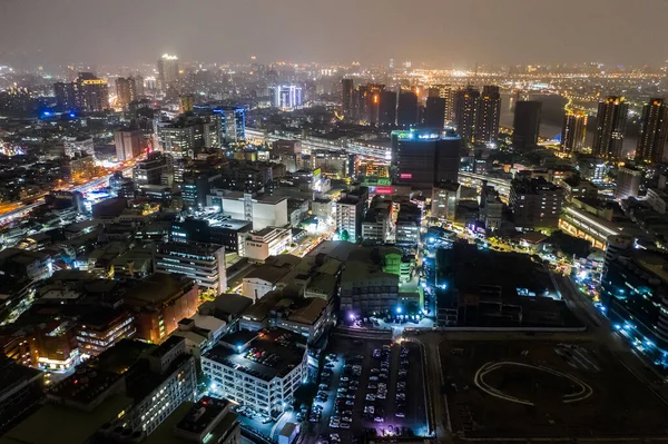 Night scene with skyscrapers and buildings — Stock Photo, Image